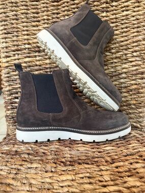 Alpine Design Ortholite Chelsea Boots in Dark Brown Suede with White Lug Sole